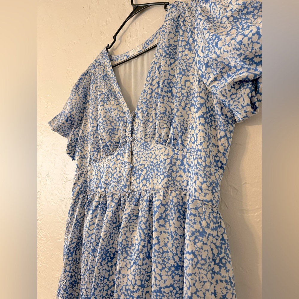 SOLD. Beautiful Light Blue with white flowers dress. Puffed sleeves.